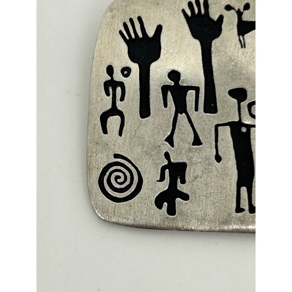 Alice Seely 2000 Tribal Silvertone Brooch With Engraved Petroglyph Design 1.75 I - Picture 3 of 13